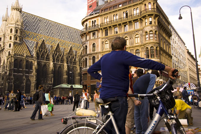 People out the front of Saint Stephen's Cathedral.