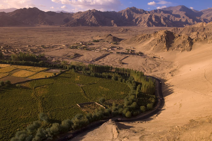 Travel literature review: Empires of the Indus