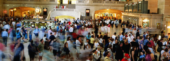 Interior of Grand Central station at rush hour.