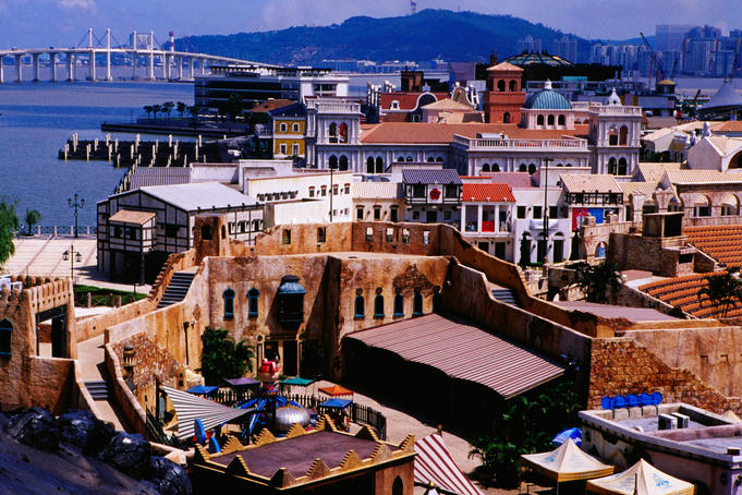 Fisherman's Wharf Theme Park with Ponte da Amizade Friendship Bridge in background.