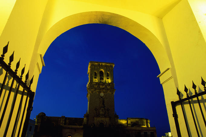 Church of Santa Maria from the illuminated arch of Plaza del Cabildo, Arcos de la Frontera