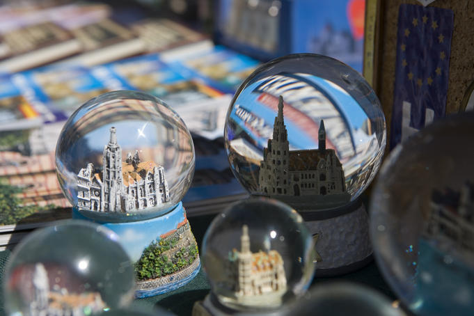 St Stephen's Basilica souvenir snow domes.