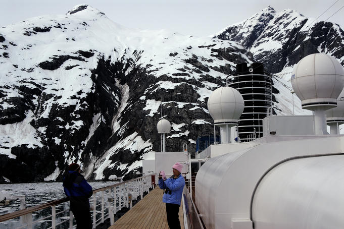 Cruise tourists in Glacier Bay National Park.