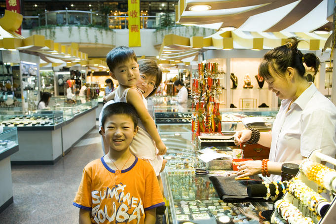 Looking for jewellery, Beijing Curio City.