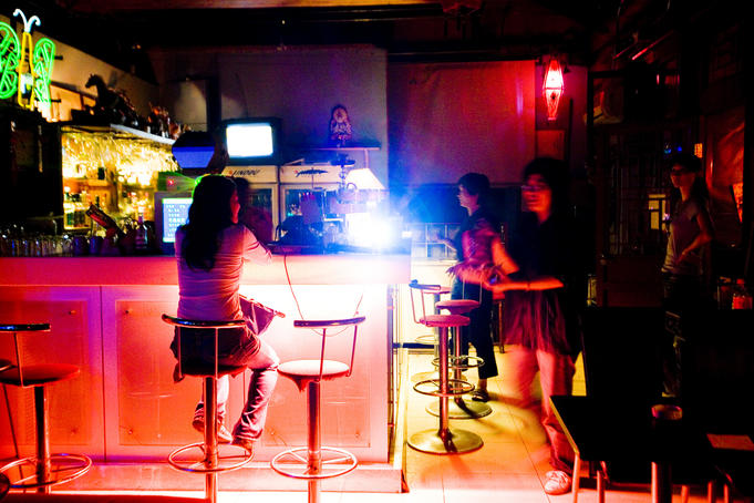 West Wing, lesbian bar.