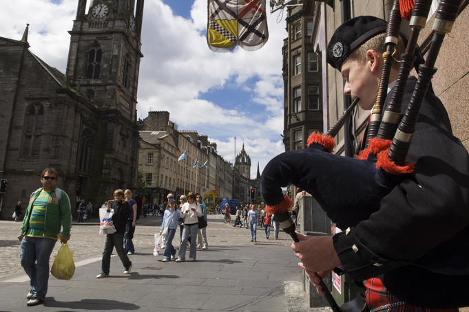 Busker playing bagpipes on Royal Mile.