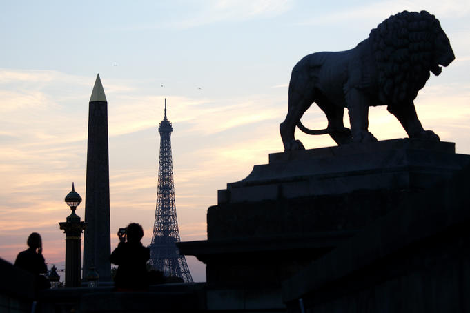 Sun set at Place de la Concorde.