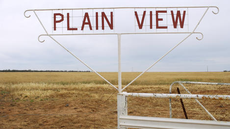 Station sign 'Plain View' on the Mitchell Hwy, Nyngan.
