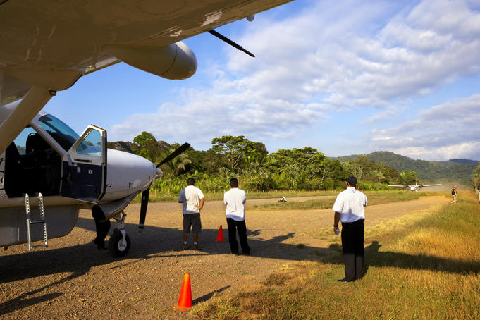 plane landing pictures