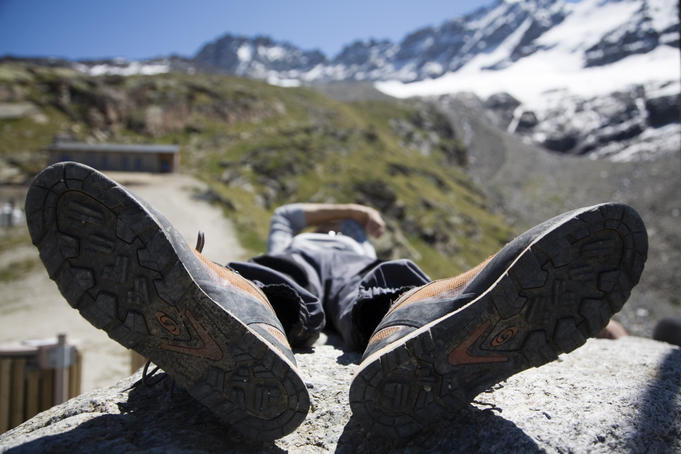 Climbing guide resting at Refugio Chabot.