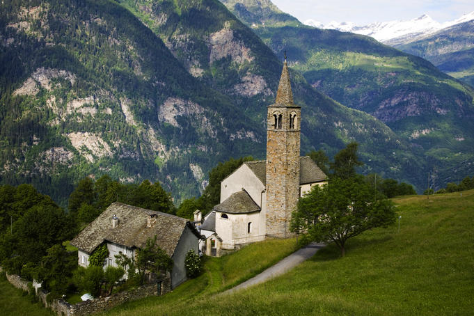 Parish church of San Lorenzo situated on a small terrace near the village.