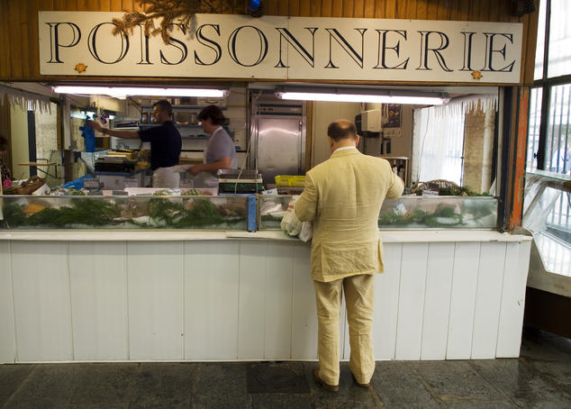 Fish shop in Marche au Puces D'Aligre Flea Market in Gare de Lyon area.