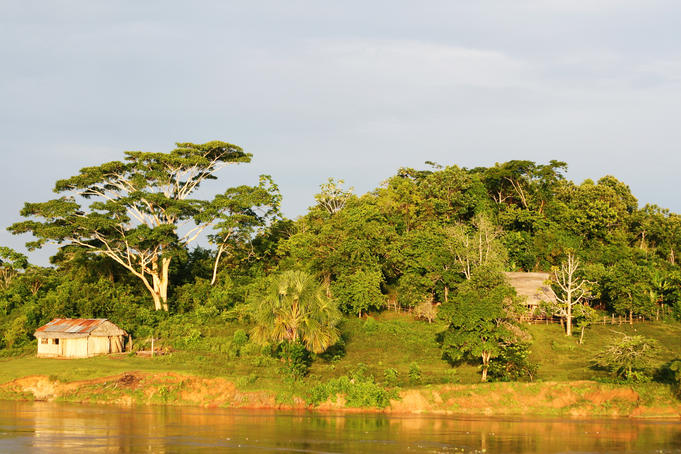 Idyllic riverfront scenery and rustic dwellings, Loreto