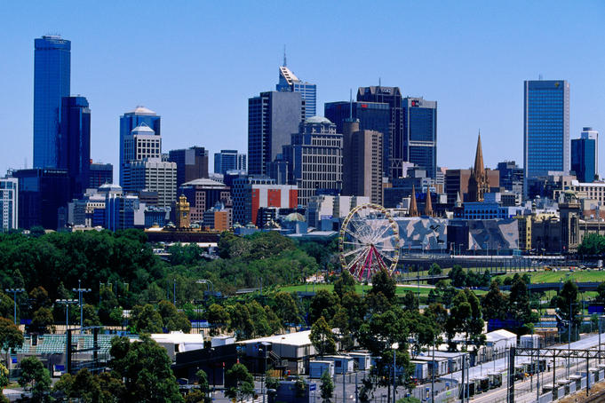 Melbourne Park tennis courts, Birrarung Marr & city skyline.