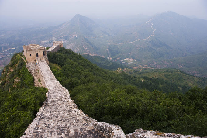 The Great Wall making its way through mountains and valleys, Simatai.
