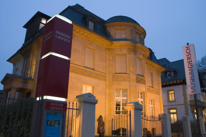 Museum Giersch building at dusk.