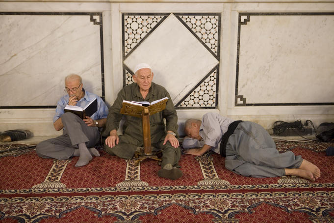 Salah Muslim prayer, Umayyad Mosque.