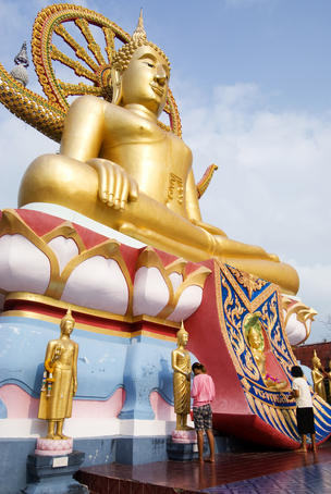 Big Buddha statue at Wat Phra Yai.