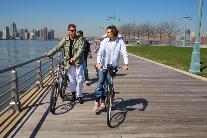 Travel literature review: Bicycle Diaries