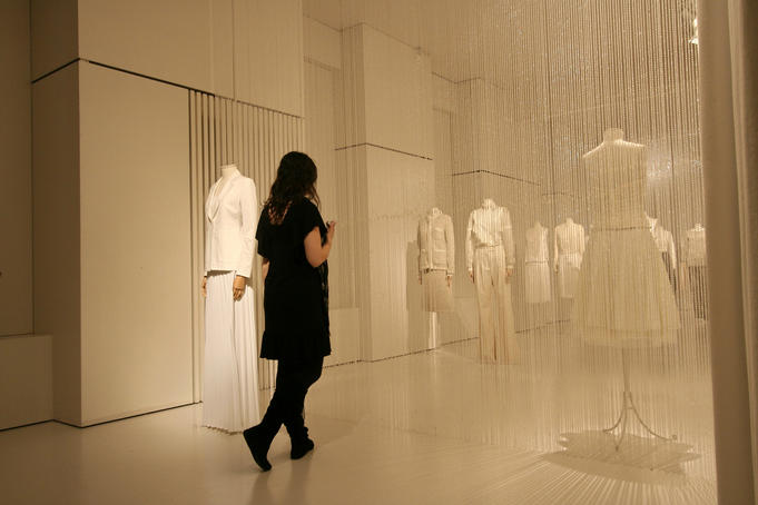 Student in MoMu (Fashion Museum).