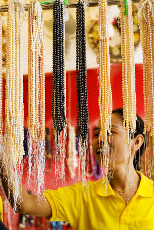 Strings of pearls for sale at pearl shop.