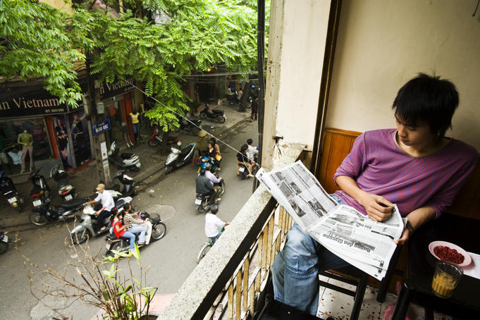 Watching the world go by at Cafe Nang, Old Quarter.