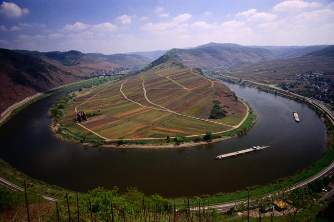 Moselschleise bei Bremm: a bend in the Moselle River