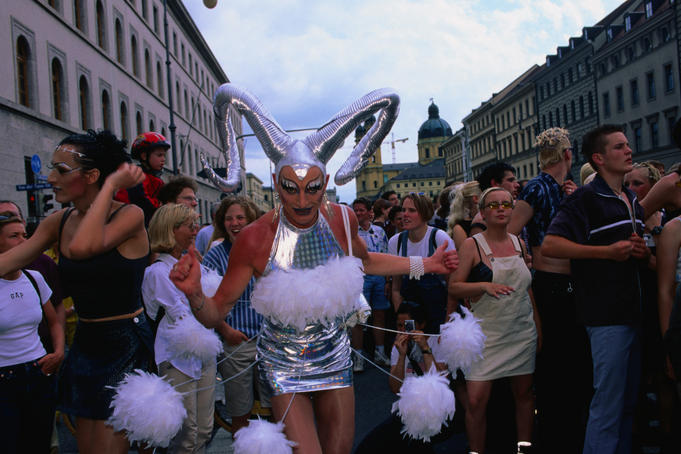 Transvestite in the Munchen Union move on the 6th of May, 1999.