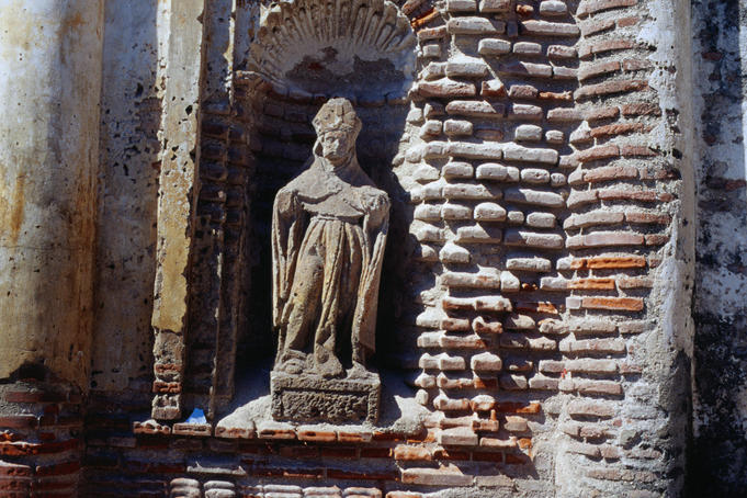Statue detail: Convento de la Compania de Jesus