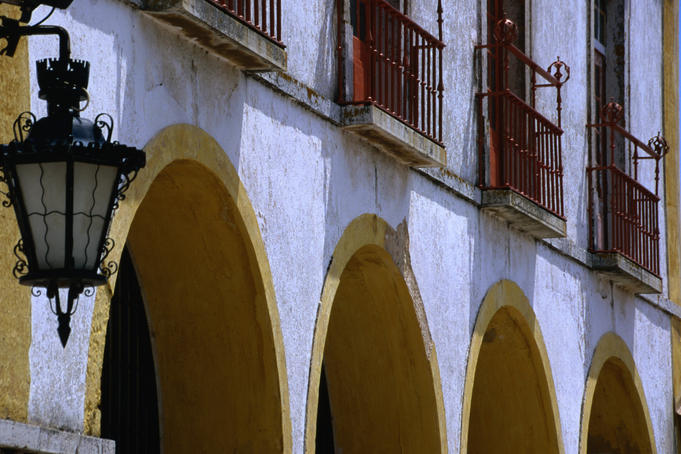 The Arco da Vila entrance to Faro's Cidade Velha or Old Town