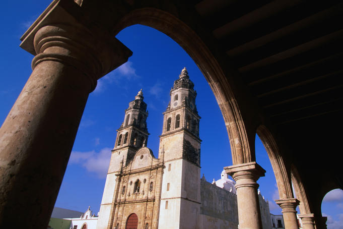 Cathedral de la Conception (1550-1705) viewed through an arch.