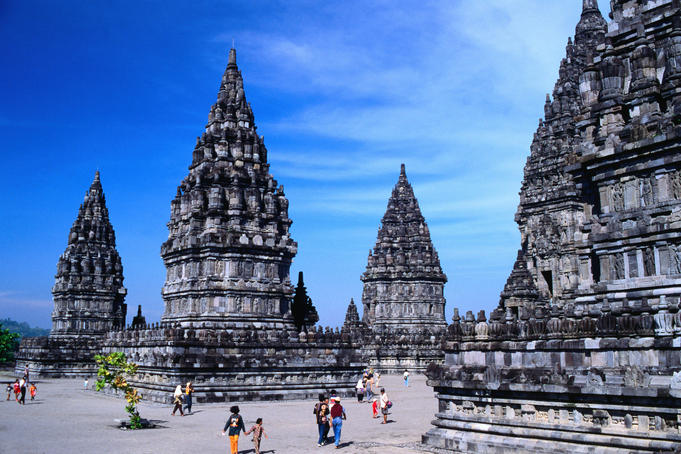 Main entrance to temple complex.