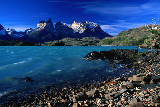 Lago Pehoe and the Cuernos del Paine.