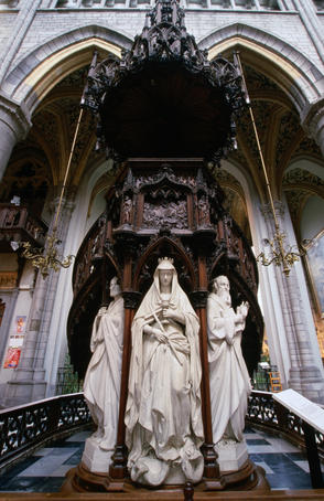 Wooden pulpit at Cathedral de Saint Paul (Saint Paul's Cathedral).