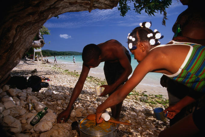Preparing gumbo for a picnic on Bluefields beach