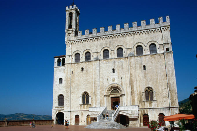 Dominating the hill town of Gubbio is the Palazzo del Consoli (Civic Museum), which houses the Eugubine Tablets (250 - 150BC), the tablets are seven bronze sheets documenting early Umbrian civilization