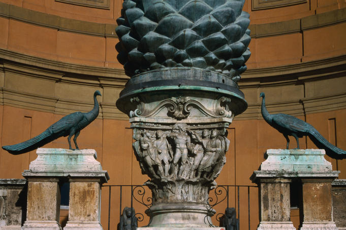 Peacocks and " Pigna Bronzea " outside Vatican Museum.