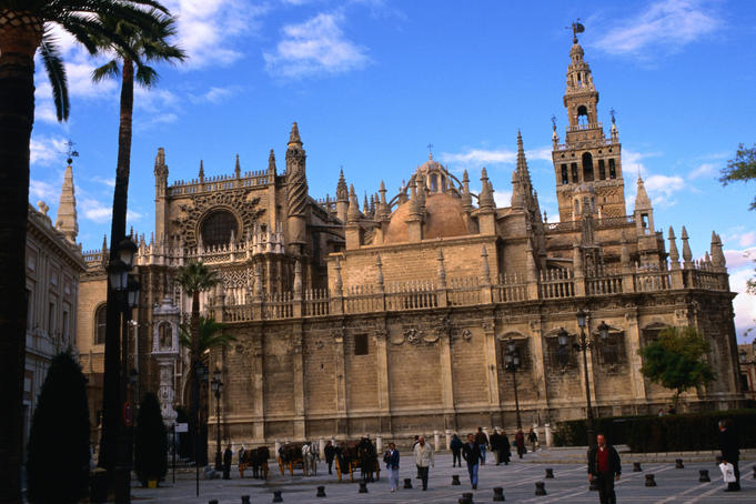 Catedral (1507), one of the largest cathedrals in the world.
