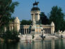People canoeing past Parque del Retiro.