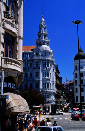 Praca da Liberdade, street scene - Porto, Douro