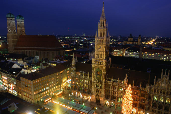 Night view over Marienplatz and Frauenkirche, Munich.