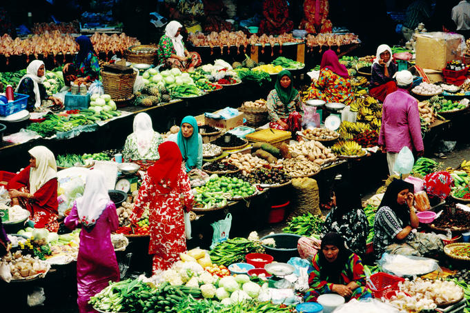 Food stalls and people at Central Market.