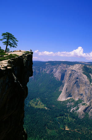 Hikers on Taft Point above Yosemite National Park and El Capitan