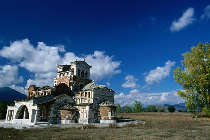 Church of Agia Fotini combines Byzantine and Hellenistic elements.