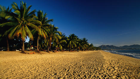 View along the tranquil and idyllic beach at Nha Trang.