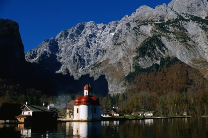 The onion-domed Saint Bartholoma chapel on the shores of Konigssee at the base of Mittelspitze (2713m) in the Bavarian Alps.