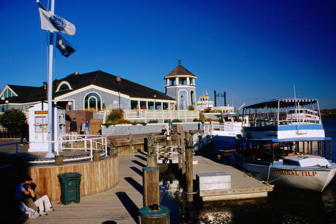 Tour boats at dock on Potomac River.